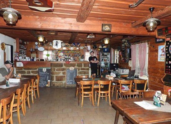 Hlavní místnost hospůdky